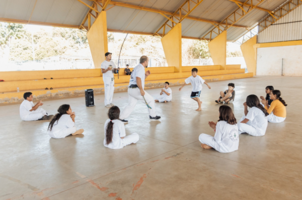 Capoeira cria núcleo fixo na Escola Intendente Vasconcelos e valoriza cultura