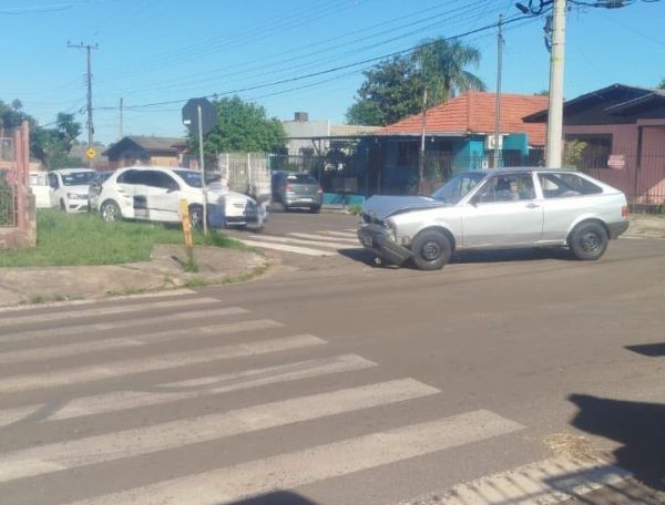 Colisão entre três veículos é registrada no bairro Ferroviário em Cruz Alta