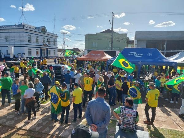 Segunda feira começa com manifestações populares em Cruz Alta 
