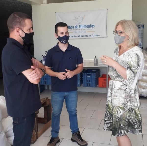 Unicruz entrega meia tonelada de alimentos para banco de alimentos de C. Alta