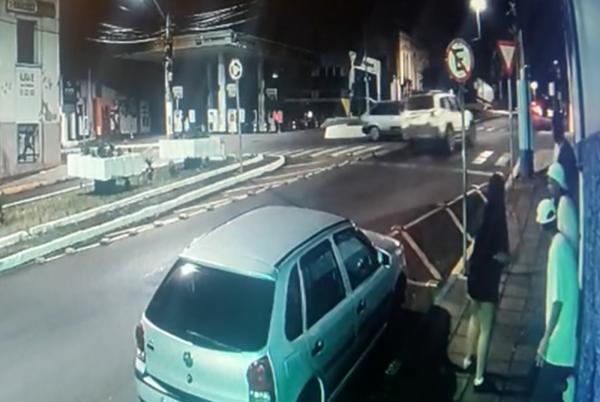 Acidente de trânsito envolve viatura da Brigada Militar na madrugada de sábado