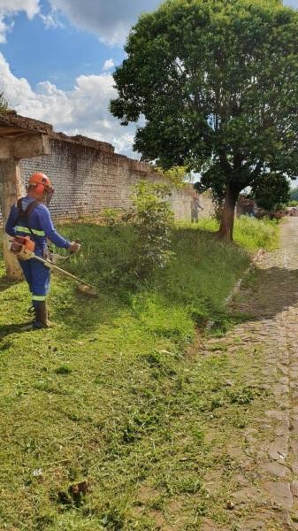 Cemitério Municipal passa por limpeza e manutenção 
