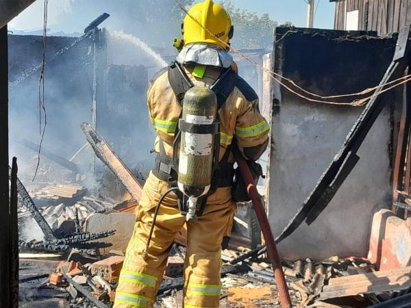 Incêndio atinge residência no bairro Toribio Verissimo em Cruz Alta