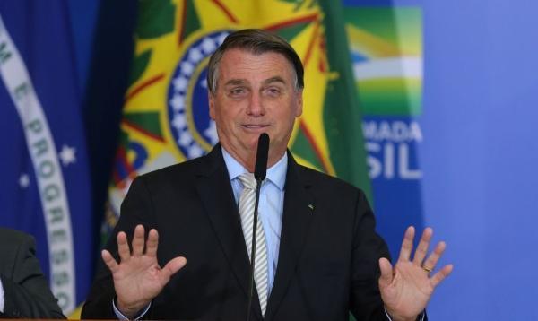 Bolsonaro regulamenta distribuição gratuita de itens de higiene menstrual