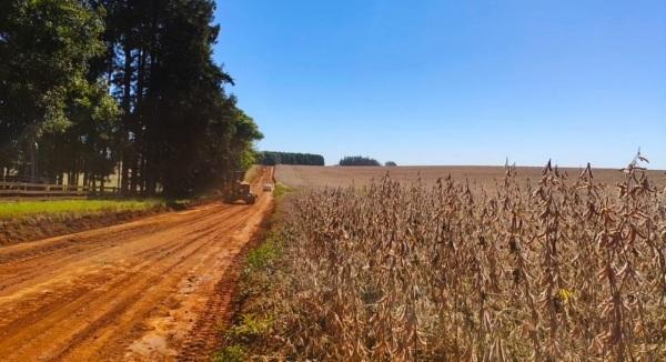 Produtores rurais apoiam Secretaria de Obras nas melhorias de estradas 