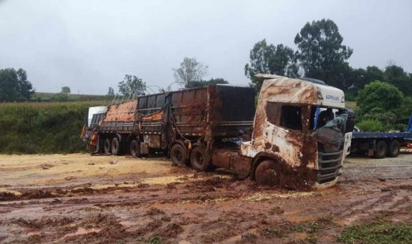 RS 223 : Entre Ibirubá e Cruz Alta ficou interditada 06 horas devido acidente