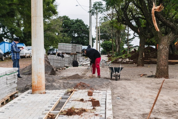 PRAÇA SANTA TEREZINHA 2> Obras seguem em ritmo intenso em Cruz Alta