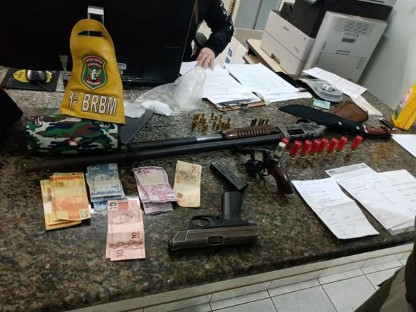 BM prende homens e adolescentes por porte ilegal de armas de fogo