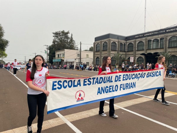 PEJUÇARA> Desfile de 7 de Setembro reúne grande público 