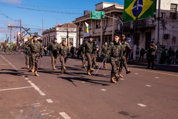 Milhares de pessoas acompanham Desfile de 7 de Setembro em Cruz Alta