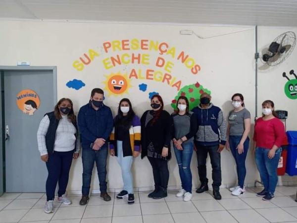 Lanche especial e presentes foram distribuídos para crianças do CRAS