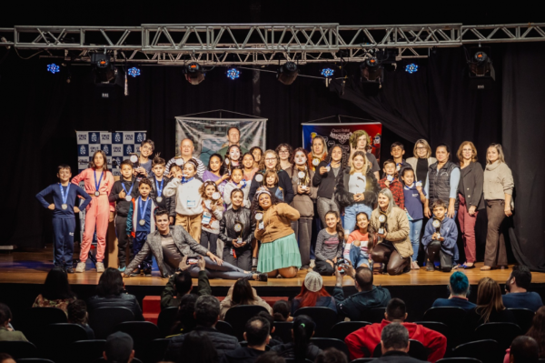 4º FESTEATRO> O talento das crianças Cruzaltenses no palco da Casa de Cultura