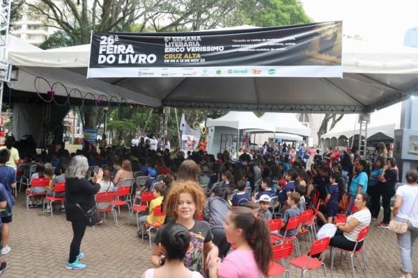 26ª FEIRA DO LIVRO: Hoje segundo dia de feira e abertura oficial às 17h