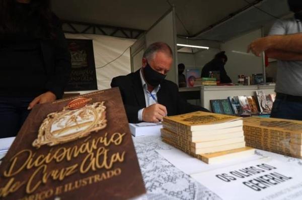 Escritor e historiador Rossano Cavalari será o patrono da 25ª Feira do Livro