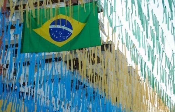 Jogo do Brasil nas quartas de final altera horários de atendimento de serviços