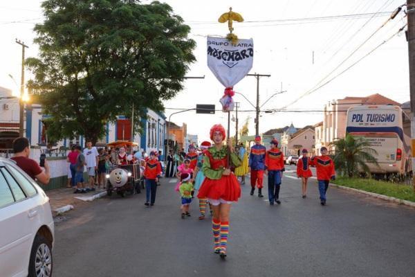 Descida da Pinheiro , o desfile de Natal, encanta na sua primeira apresentação