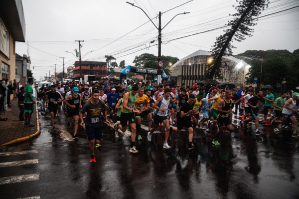 COM CHUVA> 4ª Rustica Lutimar Paes reune mais de 200 atletas no sábado