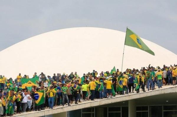 Governo do RS investiga saída de ônibus do Estado para ato em Brasília