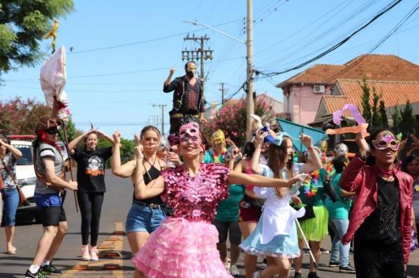 CARNAVAL 2024:  Hoje em Cruz Alta tem o Bloco de Carnaval os Máscharados