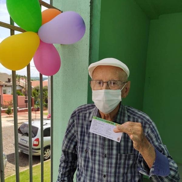 Cruz Alta inicia aplicação da segunda dose da vacina contra Covid-19 em idosos