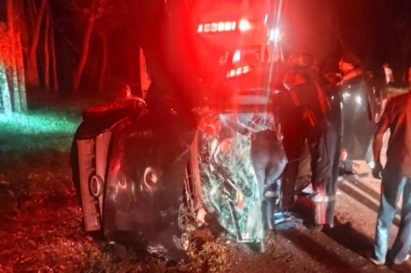 MISSÕES>Motorista fura barreira policial  e provoca acidente com morte na fuga
