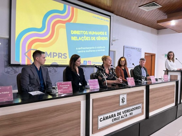 CAO na Estrada leva capacitação sobre proteção à mulher do MPRS a Cruz Alta