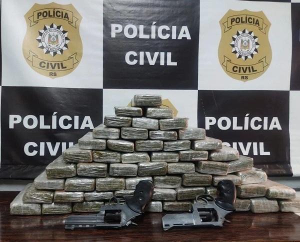 Mulher é presa com 31 quilos de maconha e dois revólveres em Cruz Alta