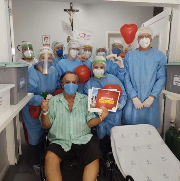 Mais um paciente recuperado da Covid-19 recebe alta hospitalar