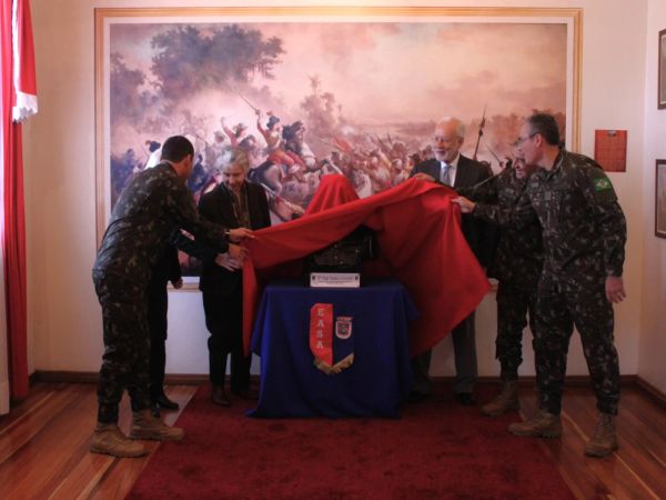 EASA inaugura busto em homenagem a seu Patrono Tadeu Cerski