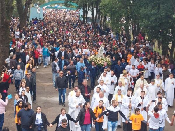 Milhares de pessoas participaram da 71ª Romária de Fátima em Cruz Alta 
