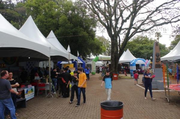 26ª FEIRA DO LIVRO: Hoje terceiro dia de feira e abertura oficial às 15h30min