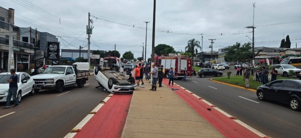 Acidente de Trânsito em Cruz Alta Deixa Veículo Capotado e Condutora Ferida