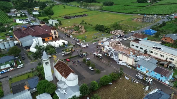 FOI UM TORNADO!> Fenômeno que causou estragos no interior de Flores da Cunha