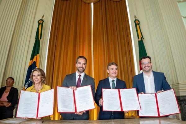 Eduardo Leite reassume o governo  e anuncia novo concurso para o magistério