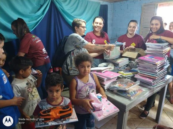 Grupo de Carros Rebaixados realiza Campanha Criança na Escola. 