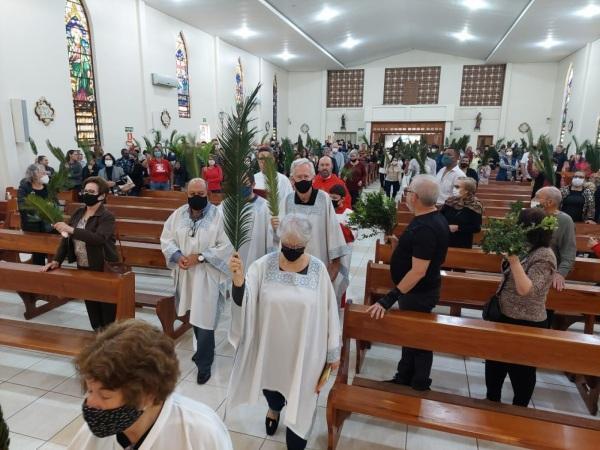 Cristãos celebram o Domingo de Ramos em Cruz Alta