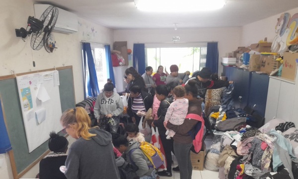 Mais de 40 pessoas foram atendidas no Varal Solidário do CRAS Mãe