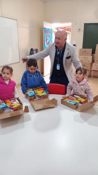 Mais de 5 mil kits escolares são entregues; japona vem nos próximos dias
