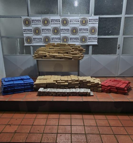 PRF e BM prendem dois homens e apreendem 460 kg de maconha na BR-158