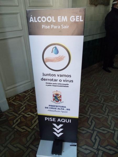Prefeitura Municipal disponibiliza totens de álcool em gel em locais públicos