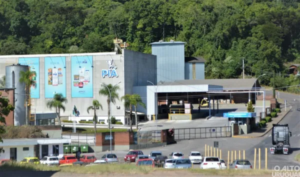 CRISE> Com dívida de R$ 200 milhões, cooperativa Piá suspende produção