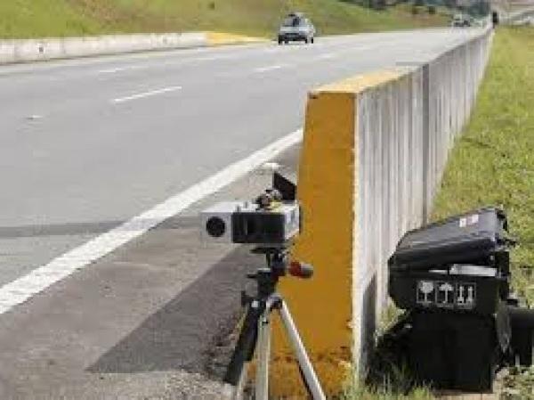 Contran proíbe radar de trânsito oculto e terá que divulgar localização  