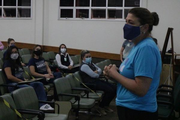 Alunos da primeira turma de Medicina da Unijuí iniciam aulas práticas no HCI