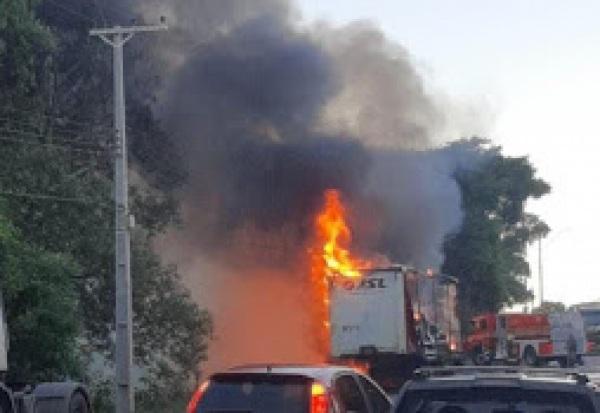 Carreta pega fogo em Ijuí