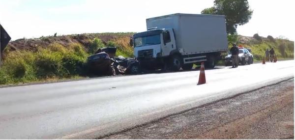 Acidente com vítima fatal na BR 285, em Bozano. Carro tem placas de Cruz Alta