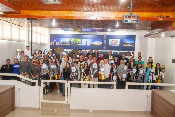 JOGOS ESCOLARES MUNICIPAIS> Cerimônia de premiação entrega troféus e medalhas
