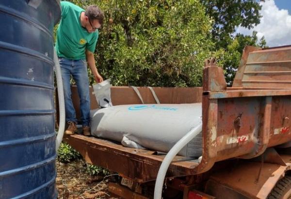 Defesa Civil já abastece interior de Pejuçara com água devido estiagem