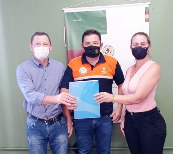 Prefeito em exercício de Boa Vista do Cadeado tem reunião com a Defesa Civil