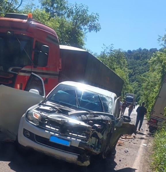 TRÊS PASSOS : Acidente interrompeu a RSC-472 após ponte do Turvo 