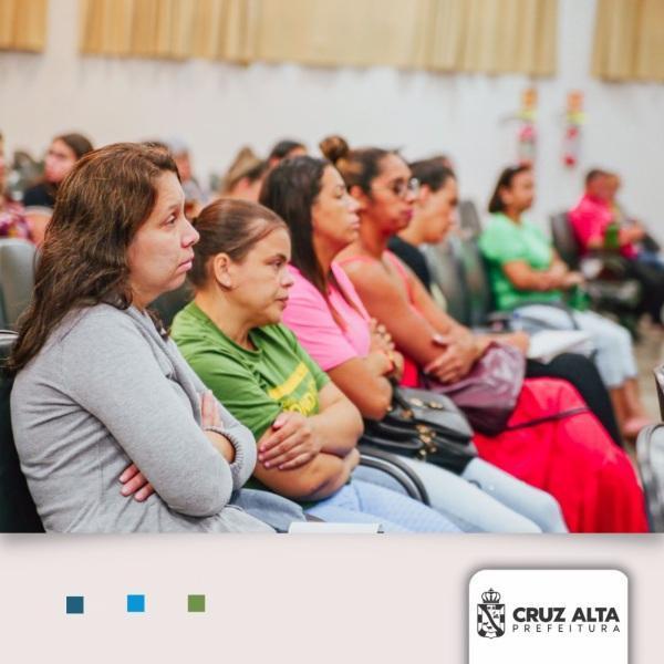 Diretores e monitores da rede municipal recebem formação sobre inclusão